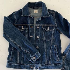 GAP Icon Denim Jacket in Small